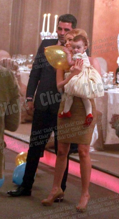 Marcel Toader şi iubita lui, Mirela, la tăierea moţului Rianei. (Foto: Roberto Sălceanu)