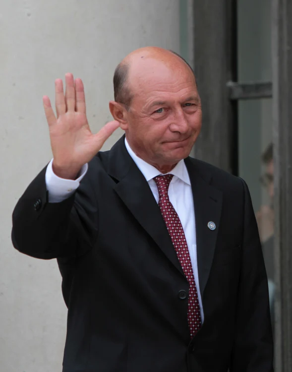 
    Traian Băsescu este cercetat pentru fals în declaraţii  