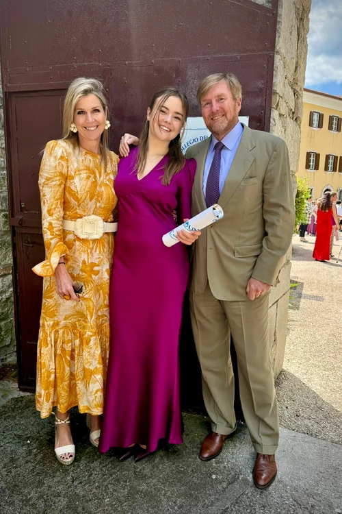 Prințesa Ariane la absolvire cu Regina Maxima și Regele Willem Alexander   Casa Regală olandeză (1) jpg