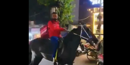 livrator indian de mancare pe cal jpg