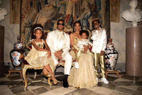 Ciara show Dolce&Gabbana in Siracusa, Sicilia (12) jpg