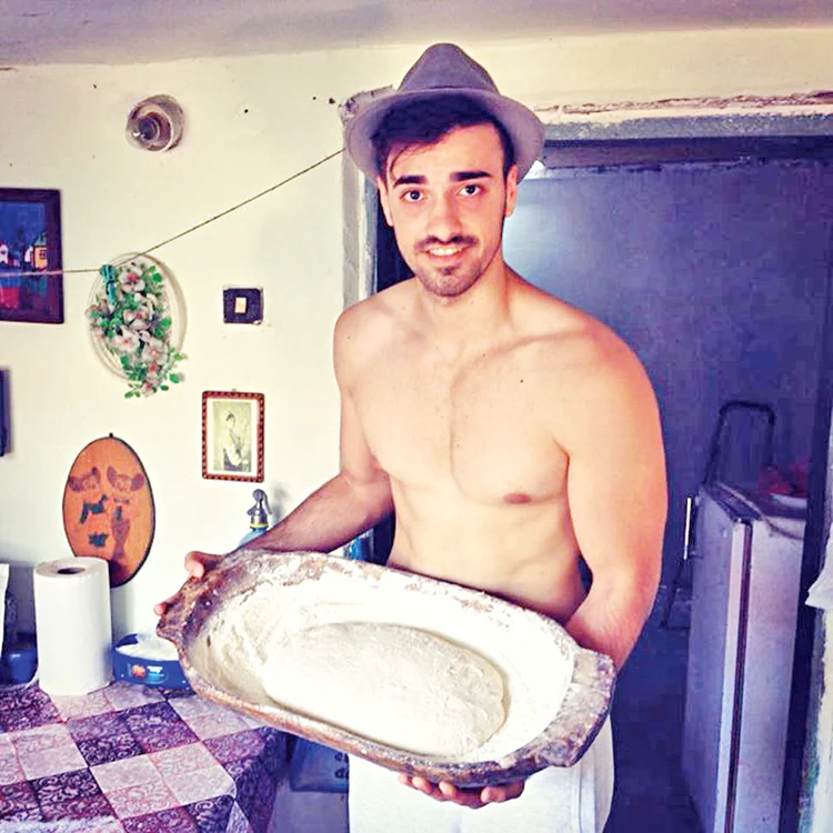 Solistul a tras din greu la sala de forță