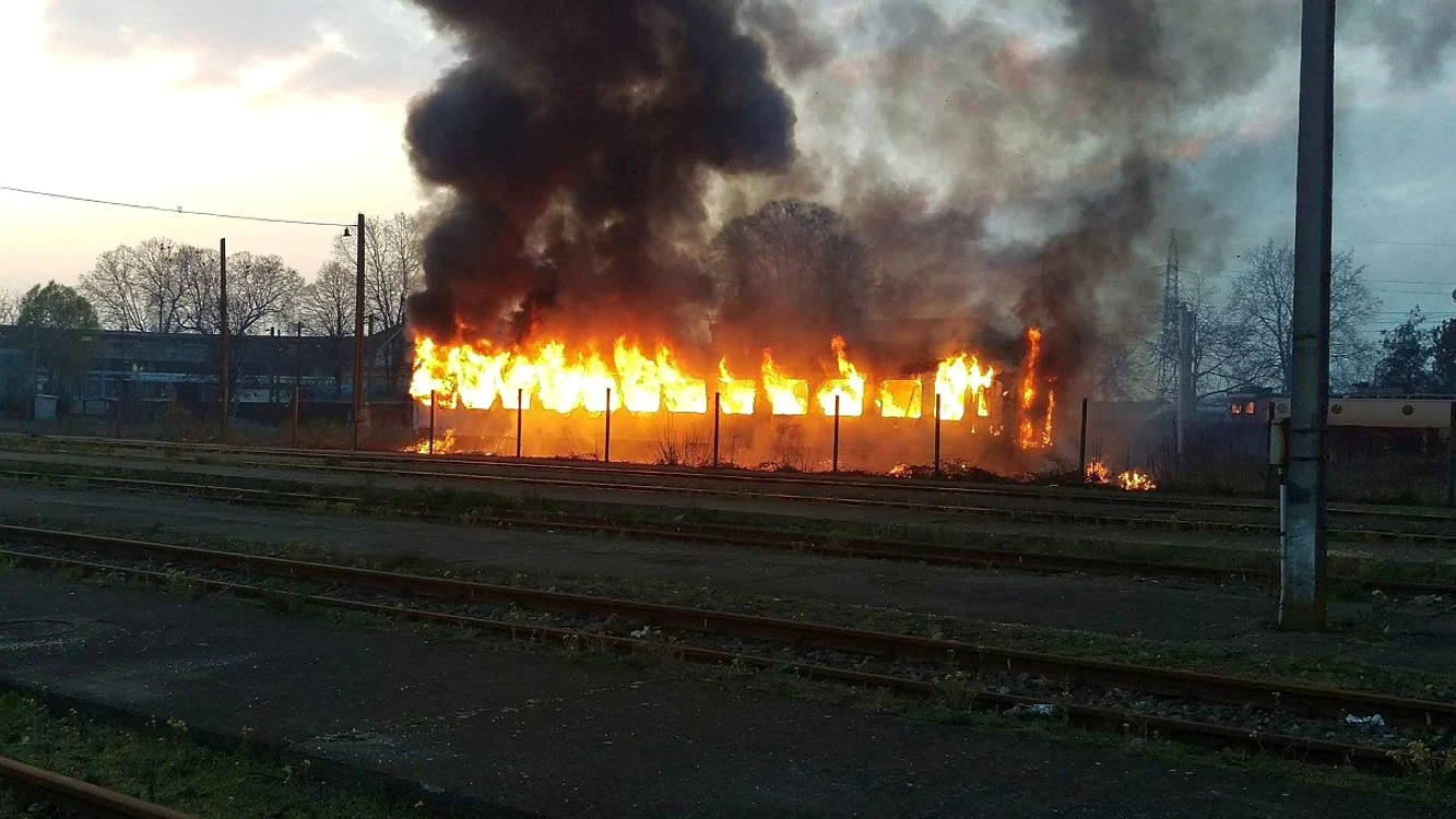 
    Potrivit pomperilor incendiul din Gara Timisoara a fost declanșat de oamenii străzii  