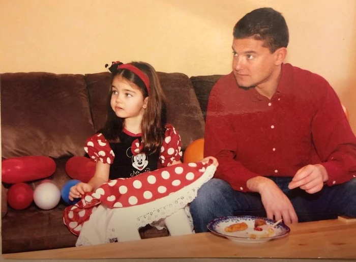 
    Laura și Ioana pozau zâmbitoare la începutul lui septembrieFoto: Facebook  