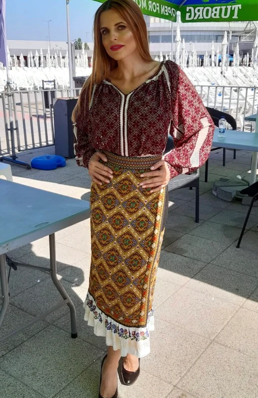 Valentina Ionescu, în costum popular foto: Facebook 