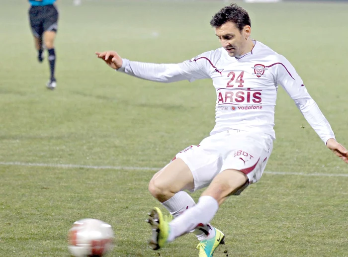 
    A vrut să plece  din vara trecută  