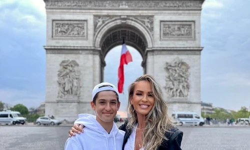 Diana Munteanu la Paris cu fiul ei, David Niculescu (2) jpg
