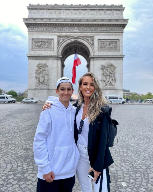 Diana Munteanu la Paris cu fiul ei, David Niculescu (2) jpg
