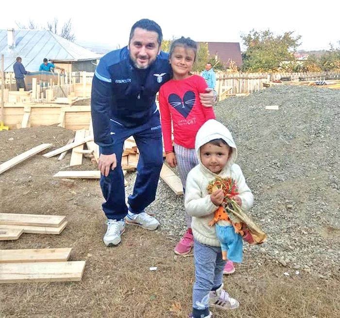 Oameni de bine au adus haine şi mâncare pentru Roxana şi familia ei