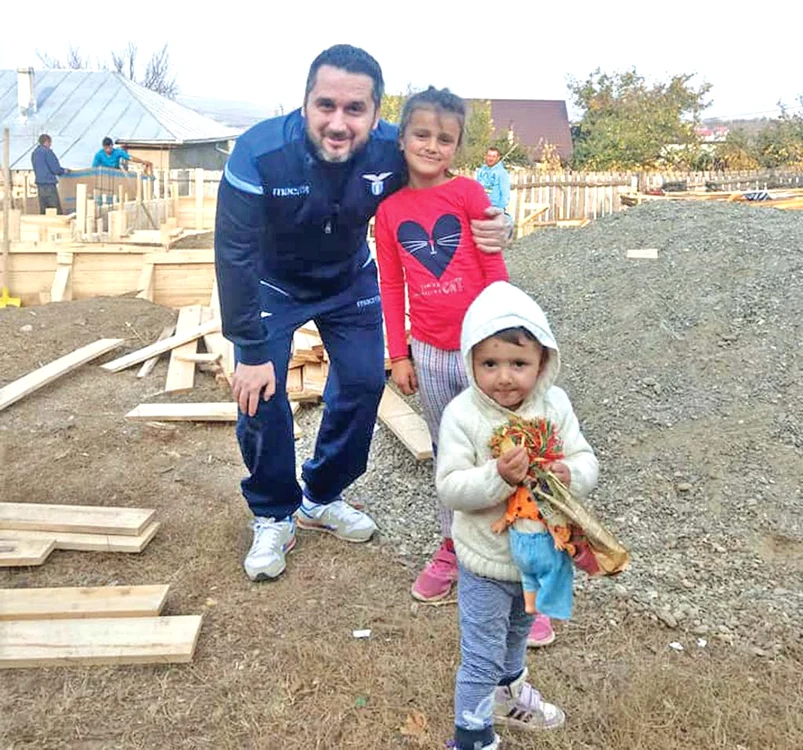 
    Oameni de bine au adus haine şi mâncare  pentru Roxana şi familia ei  