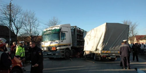 Poliţiştii se află la locul acidentului