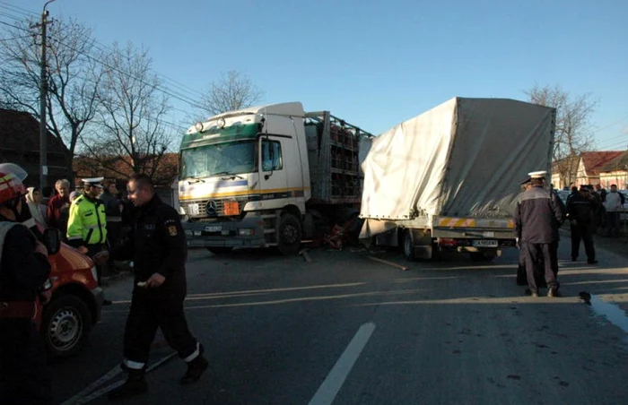 Poliţiştii se află la locul acidentului