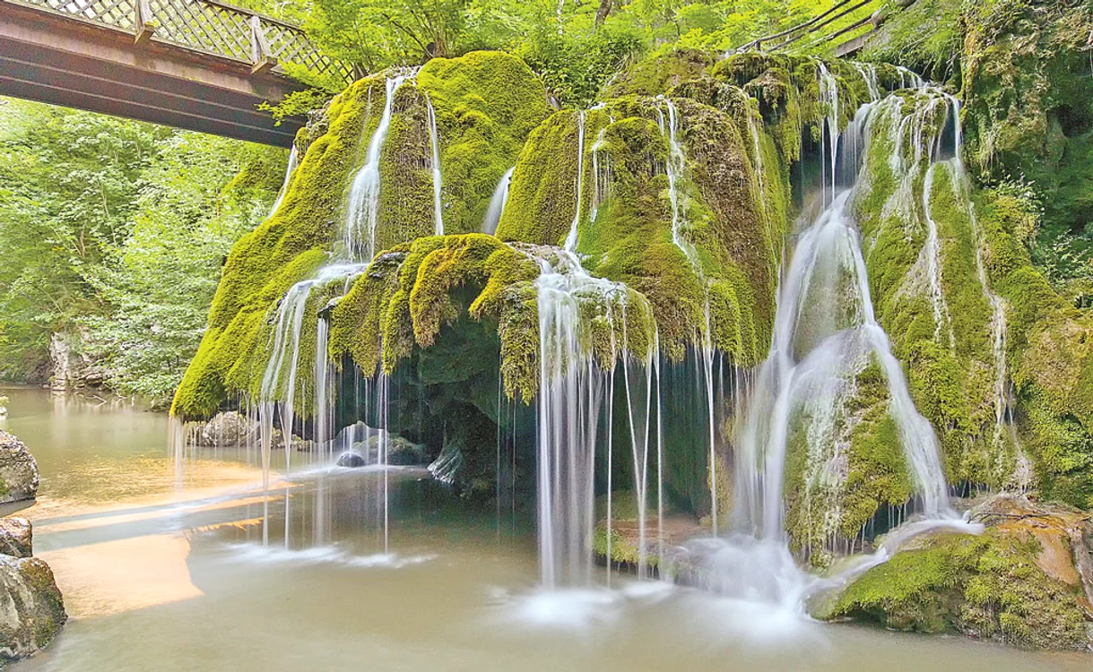 
    În anul 2013, presa internaţională  de specialitate a desemnat  Cascada Bigăr cea mai frumoasă  cădere de apa din lume  