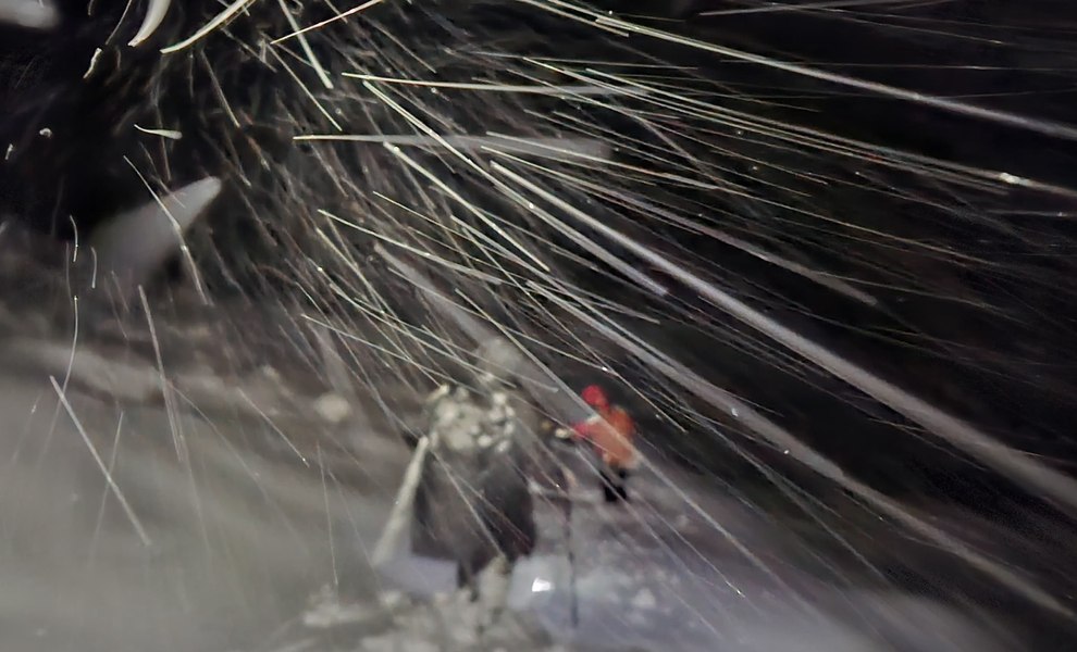 Turist rătăcit pe munte, recuperat de salvamontiștii din Sibiu. Bărbatul nu avea echipament adecvat