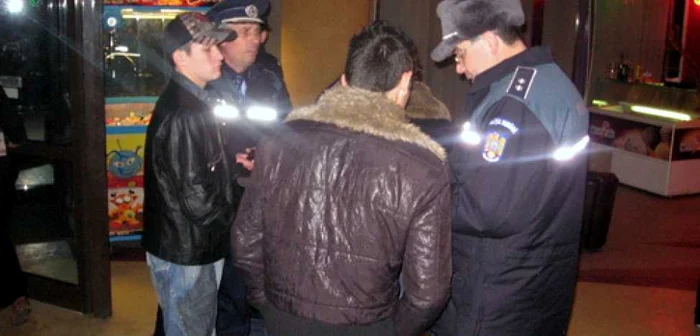 Sute de persoane au fost legitimate de poliţişti şi jandarmi