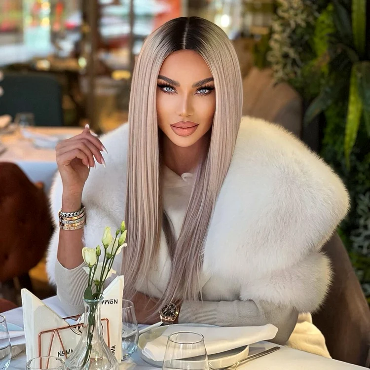Bianca Drăguşanu a aplecat din nou la ajutorul medicului estetician foto: Instagram