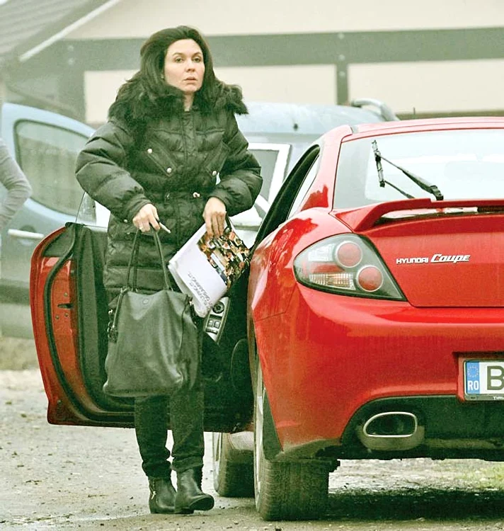 Mihaela Steriu,  fosta iubită  a pilotului,  va locui la etaj