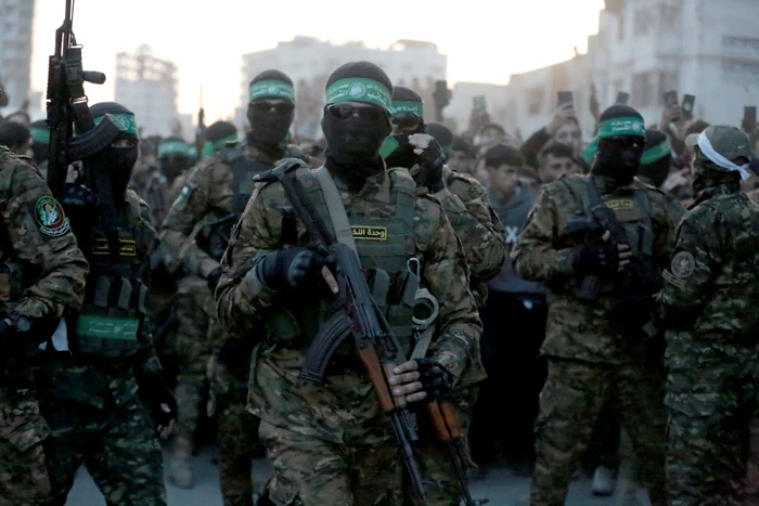 Militanții Hamas au ieșit din tuneluri pentru predarea ostaticilor FOTO PROFIMEDIA