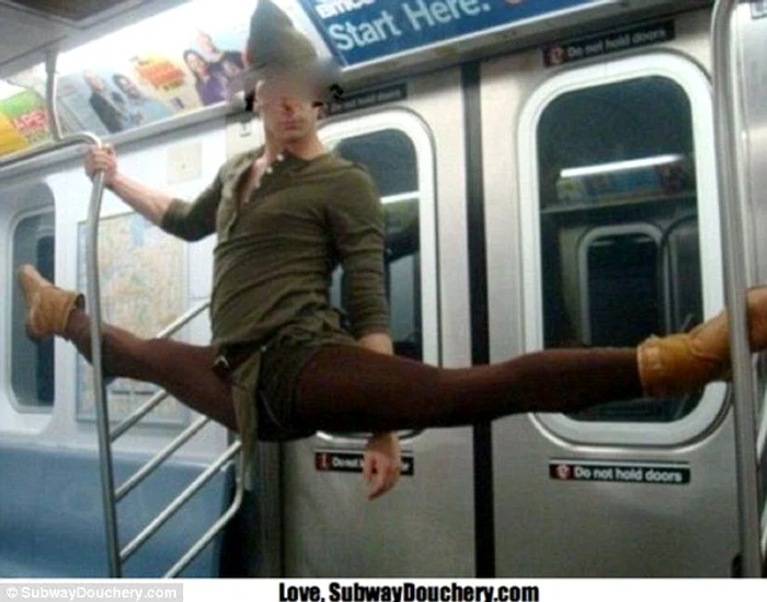 Atenţie, în metroul din New York ai nevoie de stomac tare.
