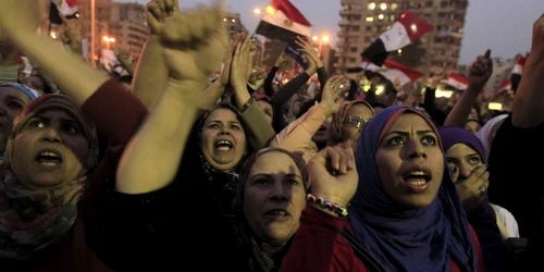 Mii de egipteni au protestat noaptea trecută la Cairo. FOTO