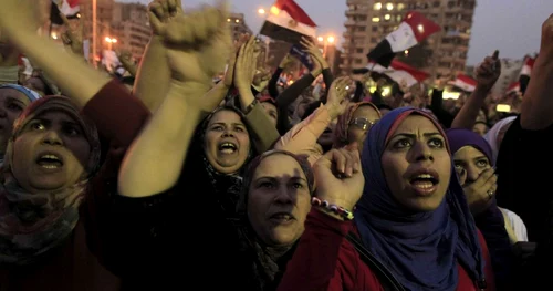 Mii de egipteni au protestat noaptea trecută la Cairo. FOTO