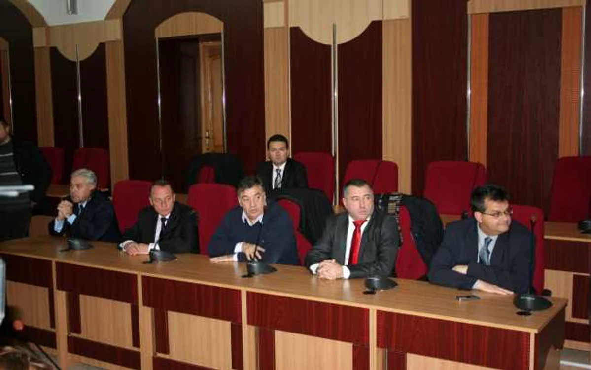 Parlamentarii de Vrancea şi-au primit certificatele   Foto: Ştefan Borcea
