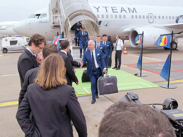 
    Iordănescu şi “tricolorii”  au gânduri mari pentru  turneul final francez  