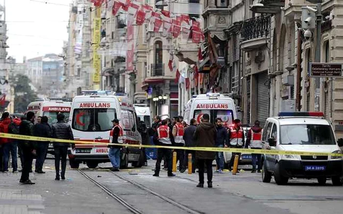 Patru persoane au murit ;i alte 36 au fost rănite în atemtatul de la Istanbul