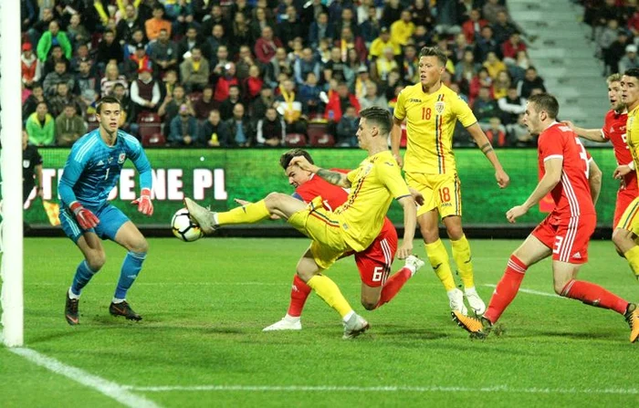 Dennis Man a deschis scorul din aceasta actiune in meciul de tineret Romania - Tara GalilorFOTO: Sportpictures.eu
