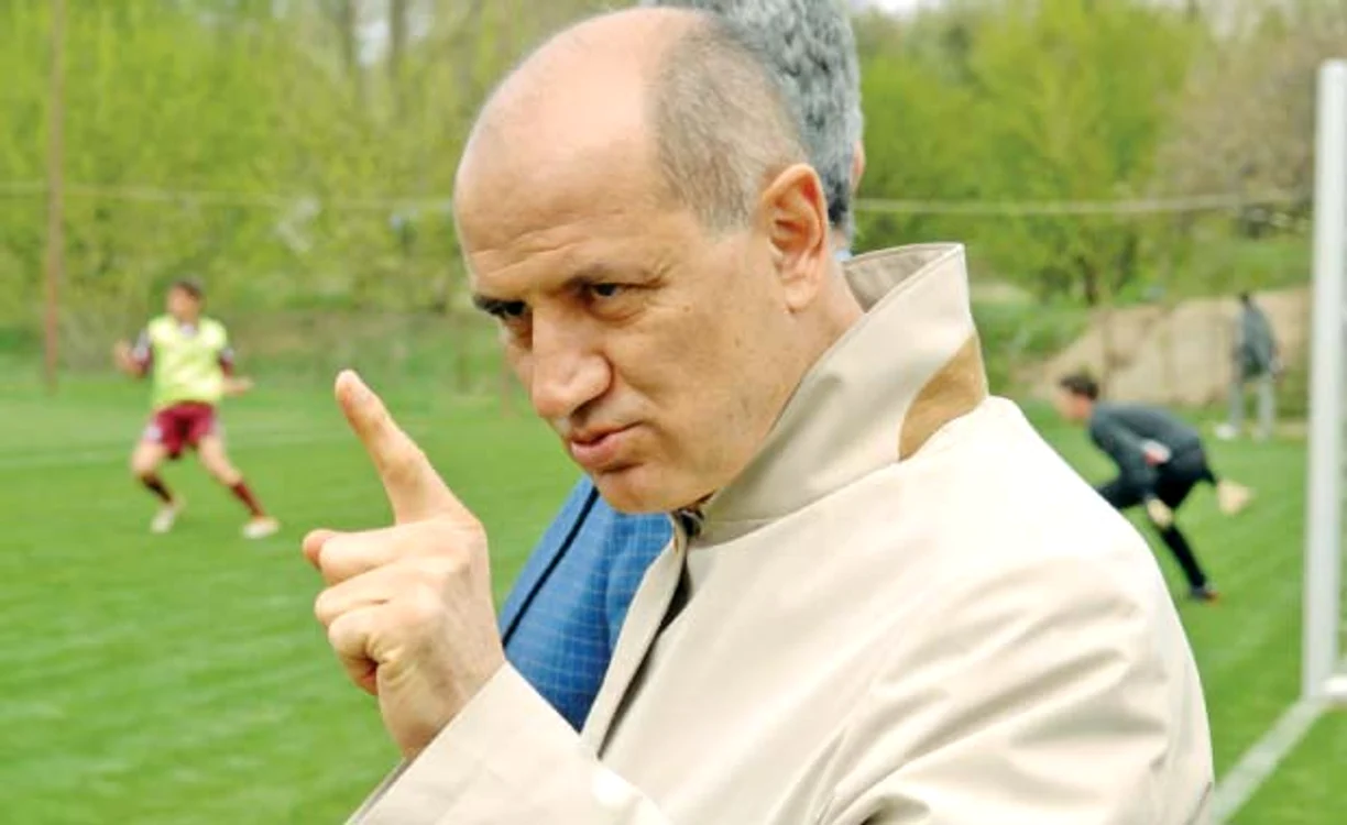 George Copos îşi scrie revelaţiile pe blogul personal