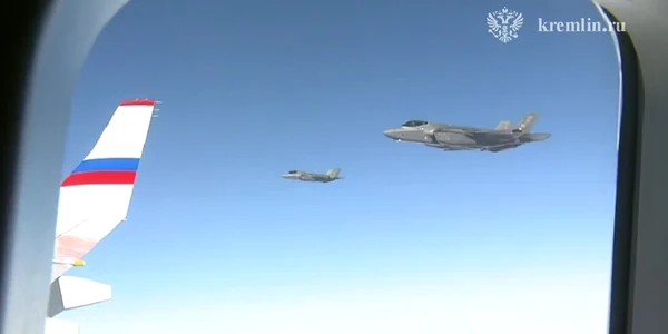 avioane F 35 americane au escortat avionul lui Putin captura video jpg