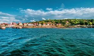 Orașul Gudhjem din Insula Bornholm FOTO SHUTTERSTOCK