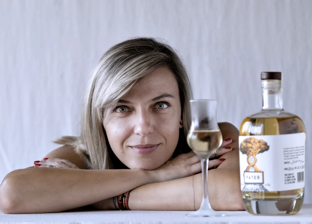 Familia Irinei Mărăşoiu, brand manager Pater, este producătoare de ţuică de cinci generaţii FOTO: arhiva personală