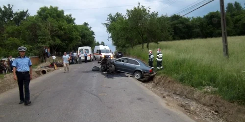 Botoşani: Şoferul BMW-ului a fugit după producerea accidentului: foto Florin Milici 