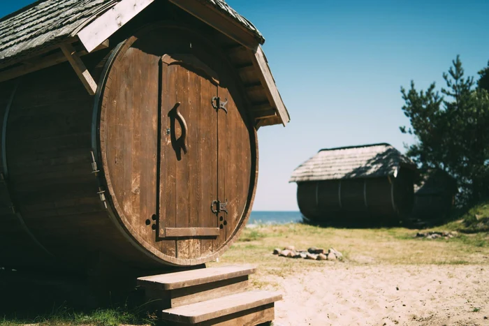 Letonia propune un mod de cazare complet inedit. / foto: melnsils.lv