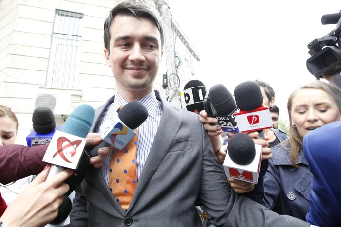 
    Dragoș Băsescu a fost ieri la DNA și a ieșit de acolo sub control judiciar pe cauținue  