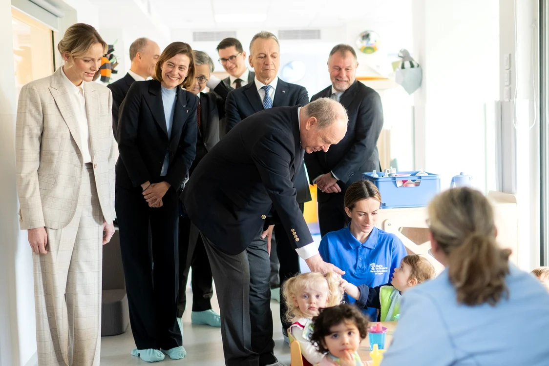 Charlene și Albert de Monaco în vizită la creșă foto FB jpg