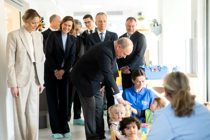 Charlene și Albert de Monaco în vizită la creșă foto FB jpg