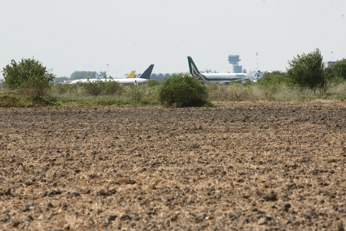 Teren expropriat pentru extinderea unui aeroport