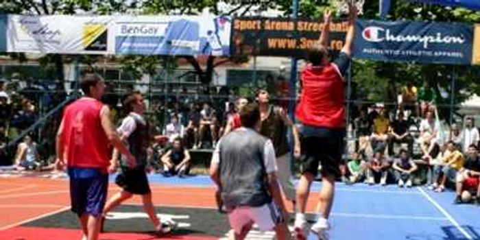 BASCHET: Alţi doi juniori din lotul naţional U15, depistaţi cu gripă porcină