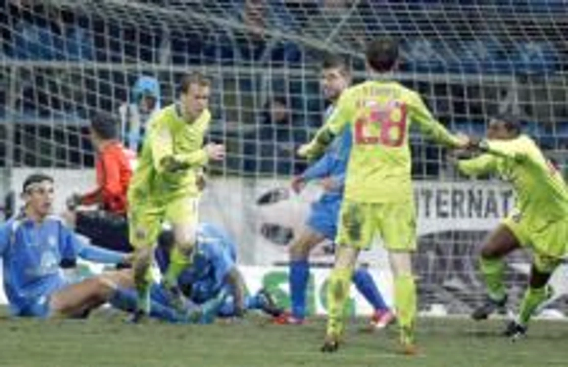 Kapetanos (stânga) exultă după golul care a salvat, din nou, Steaua de la înfrângere