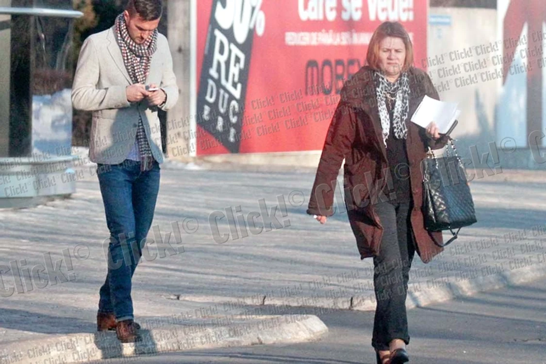 Marius şi mama  sa au petrecut  mai bine de o oră  într-un magazin de  mobilă din Pipera (Foto: Click!)