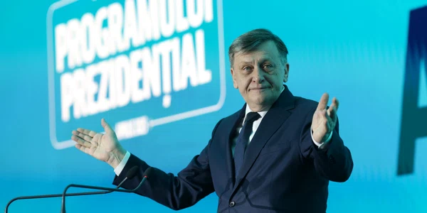 Lansarea oficială a programului prezidenţial al candidatului Alianţei electorale 'România Înainte', Crin Antonescu, în București, 9 aprilie 2025  Inquam Photos  George Călin (8) jpg