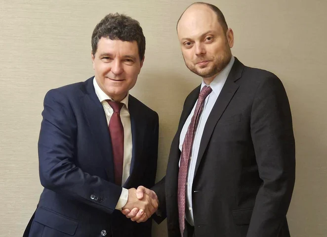 Nicușor Dan și Vladimir Kara-Murza FOTO: FB