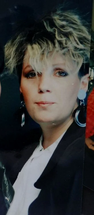 Crina Mardare tânără vopsită blond