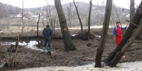 Maşina a fost acoperita de apă