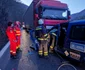 Accident mortal pe Valea Oltului la Câineni - Vâlcea - două victime în urma coliziunii dintre un TIR şi un autoturism Foto ISU Vâlcea