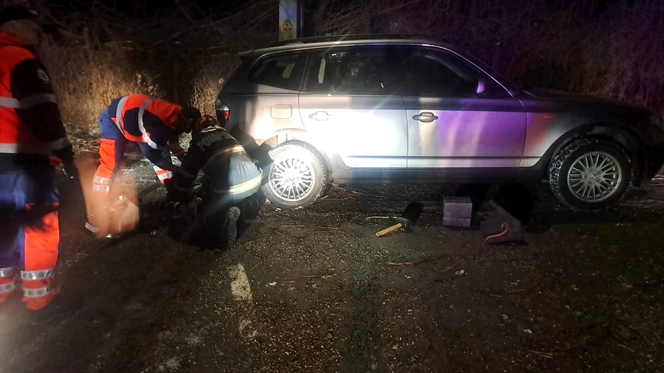Femeia a fost călcată de propria mașină. FOTO ISU Vaslui