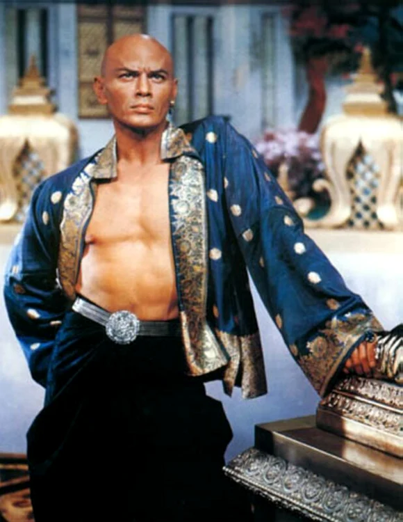 Yul Brynner a avut succes datorită Înfățișării sale exotice, cu trăsături europene și asiatice