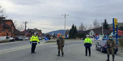 Armata şi Politia pe strazile din Bistrita FOTO Prefectura BN